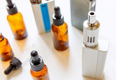 Plusieurs e-liquides de cigarette électronique