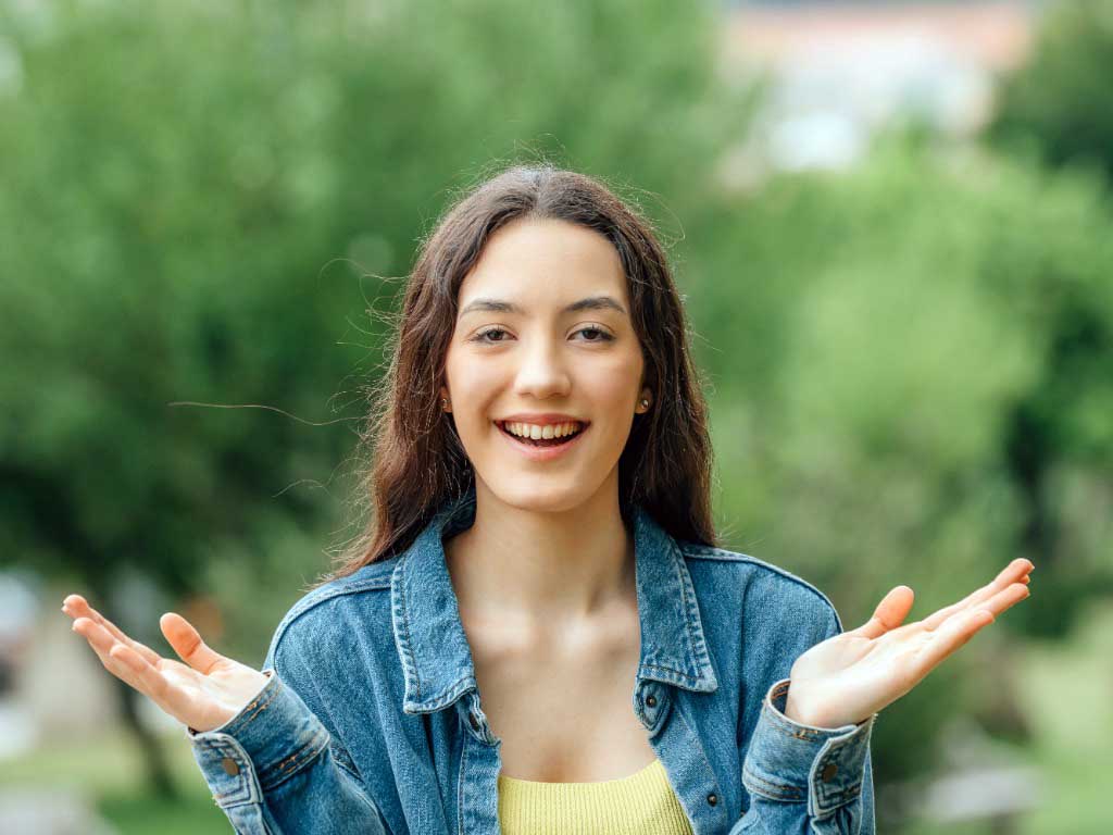 Une femme en extérieur